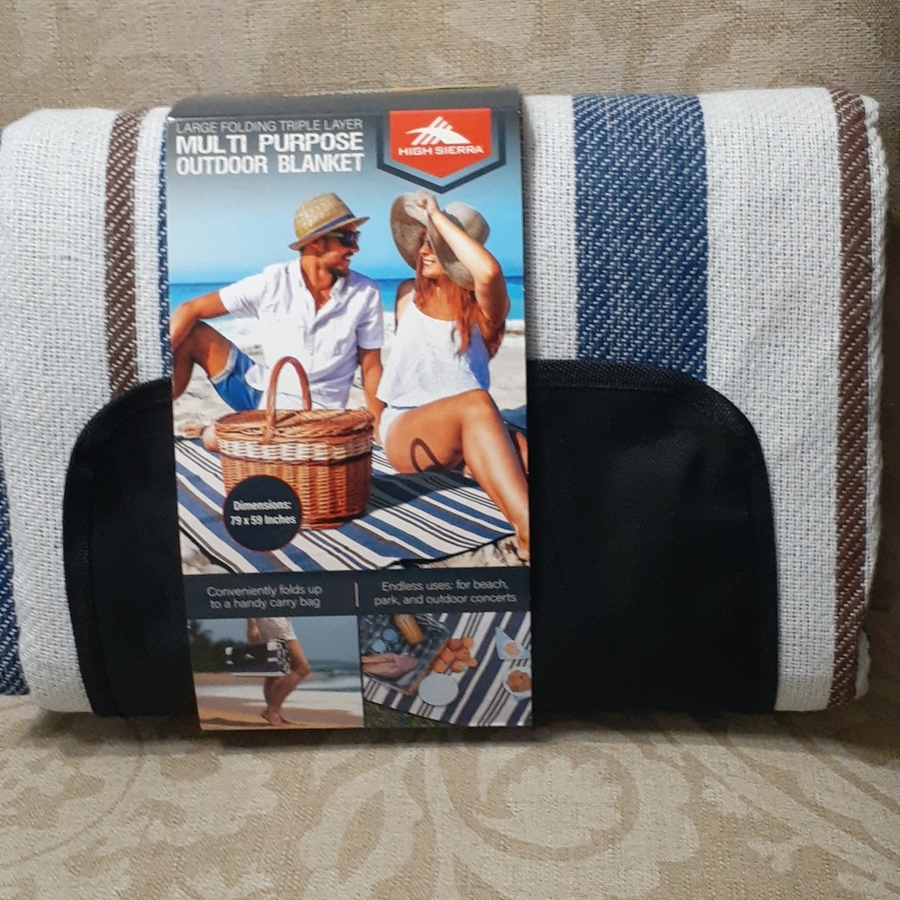 HIGH SIERRA MULTI PURPOSE  OUTDOOR BLANKLET NWT LARGE